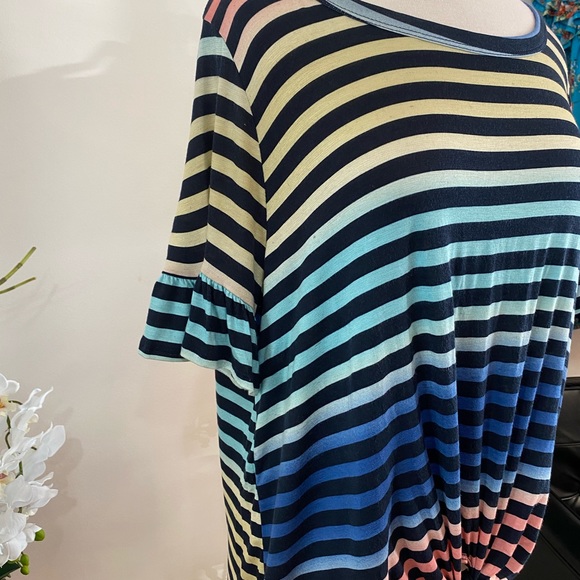 Curvy Plus Navy Rainbow Stripe Hi-Low Top - Picture 3 of 3